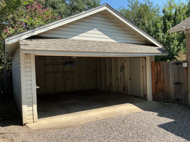 1818 Maplewood Avenue, Corsicana, TX 75110