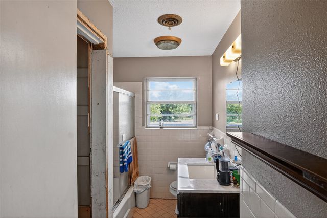 615 W North Street, Blossom, TX 75416