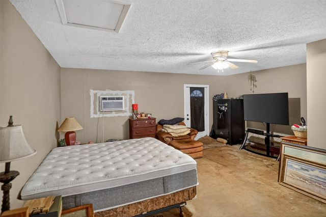 615 W North Street, Blossom, TX 75416