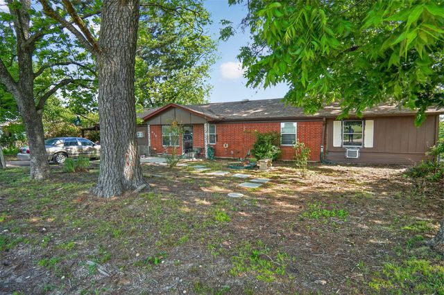 615 W North Street, Blossom, TX 75416