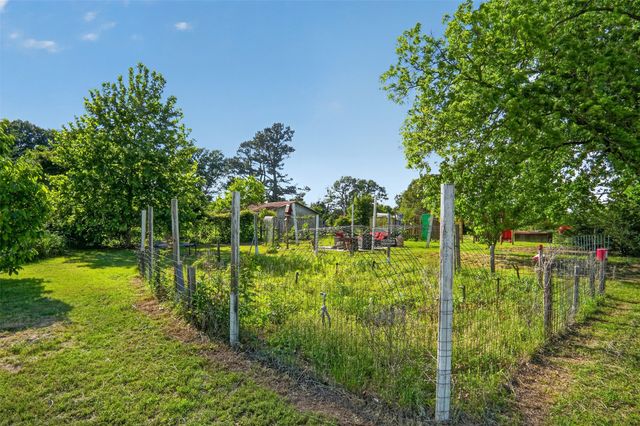 615 W North Street, Blossom, TX 75416