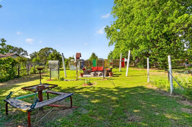 615 W North Street, Blossom, TX 75416