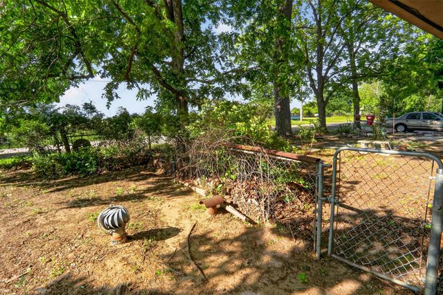 615 W North Street, Blossom, TX 75416
