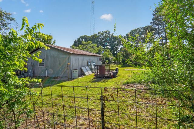 615 W North Street, Blossom, TX 75416