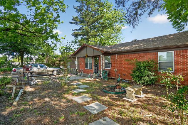 615 W North Street, Blossom, TX 75416