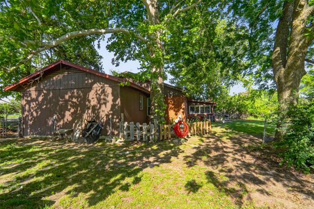 615 W North Street, Blossom, TX 75416