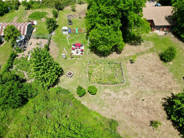 615 W North Street, Blossom, TX 75416