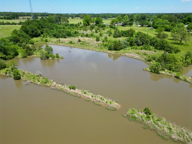 615 W North Street, Blossom, TX 75416