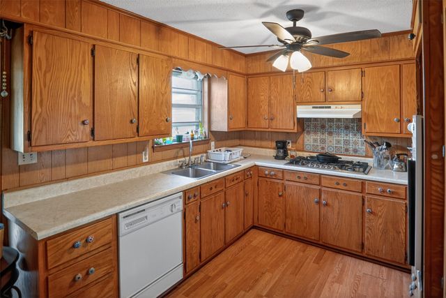 615 W North Street, Blossom, TX 75416
