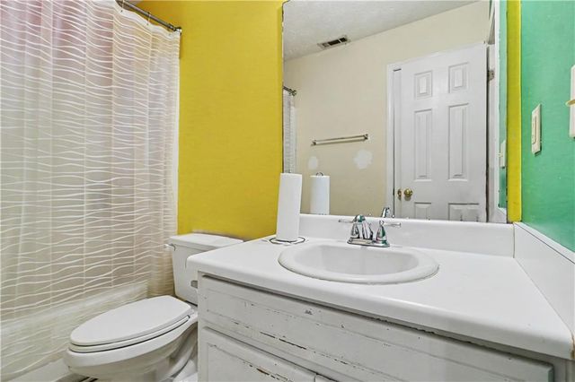 136 Harbour Lake Drive, Fayetteville, GA 30215