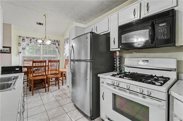 136 Harbour Lake Drive, Fayetteville, GA 30215