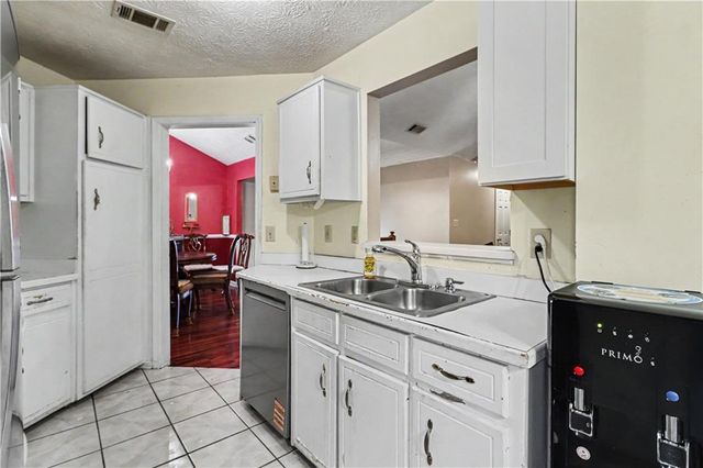 136 Harbour Lake Drive, Fayetteville, GA 30215