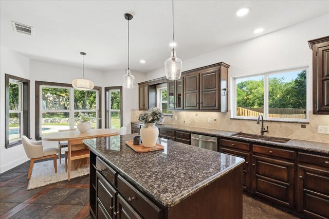1007 Pioneer Circle W, Argyle, TX 76226