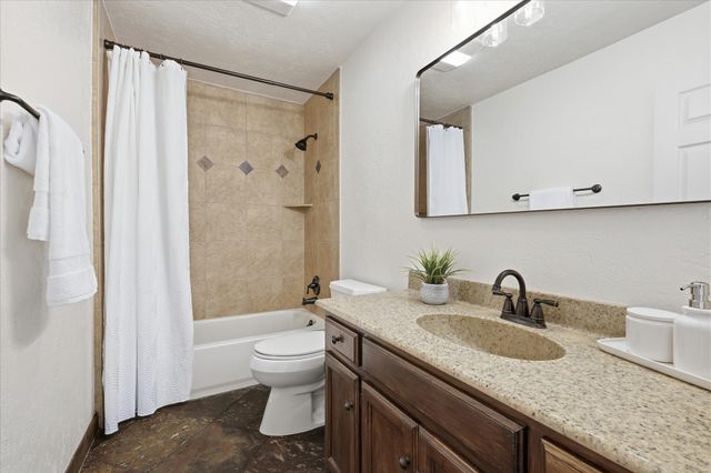 1007 Pioneer Circle W, Argyle, TX 76226