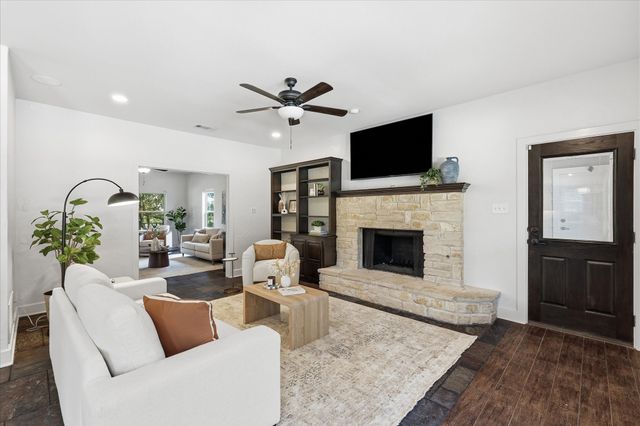 1007 Pioneer Circle W, Argyle, TX 76226