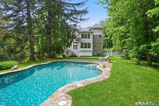 320 Chestnut Hill Road, Stamford, CT 06903