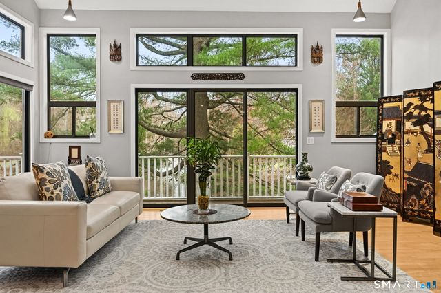 320 Chestnut Hill Road, Stamford, CT 06903