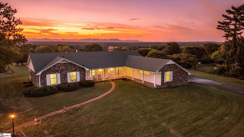 Image 1 of property listing at 609 Pelham Road, Greenville, SC 29615