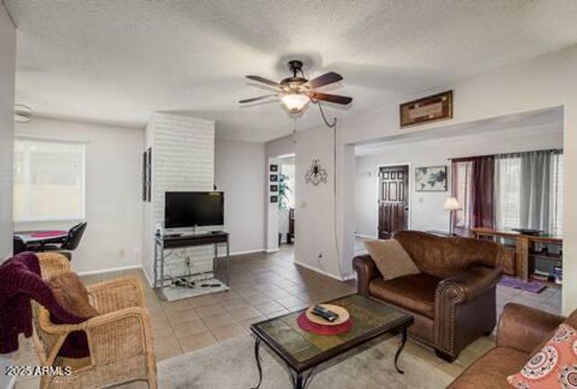 5001 S LA ROSA Drive B, Tempe, AZ 85282