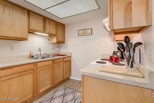5001 S LA ROSA Drive B, Tempe, AZ 85282