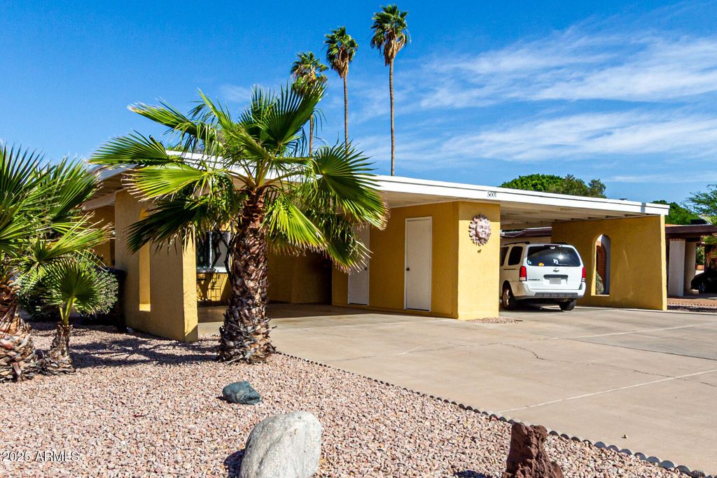 5001 S LA ROSA Drive B, Tempe, AZ 85282