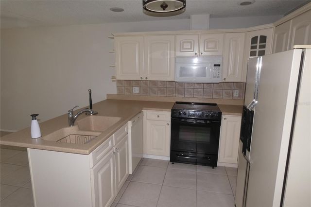 525 MORENO CIRCLE NE, St Petersburg, FL 33703