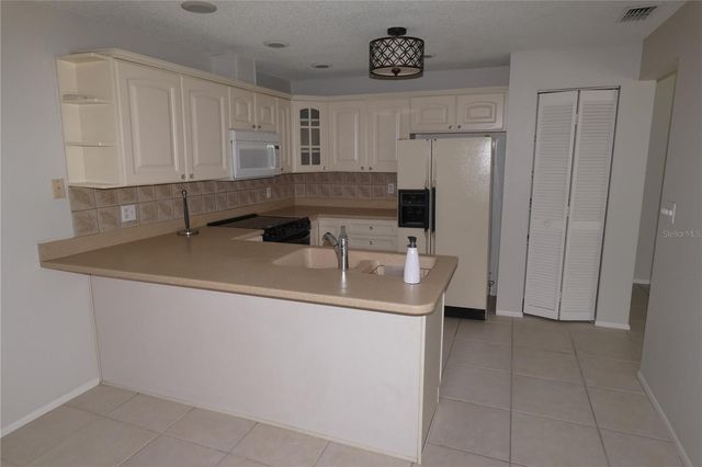 525 MORENO CIRCLE NE, St Petersburg, FL 33703
