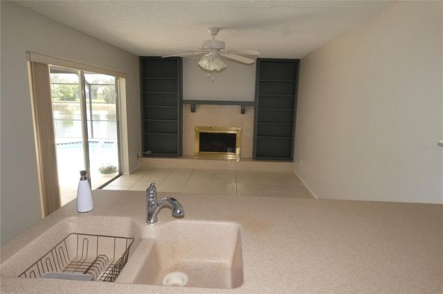 525 MORENO CIRCLE NE, St Petersburg, FL 33703