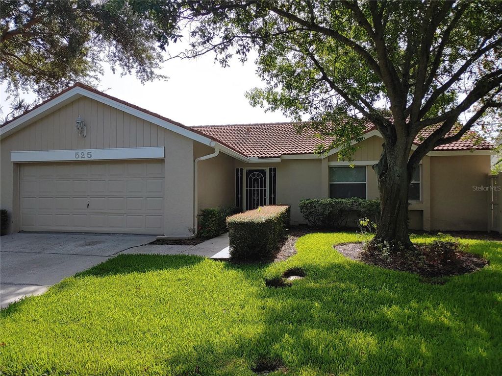 525 MORENO CIRCLE NE, St Petersburg, FL 33703