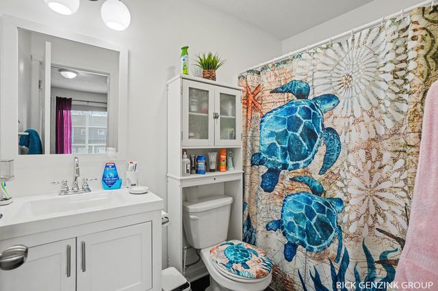 392 Harbor Town Court 4, Holland, MI 49423