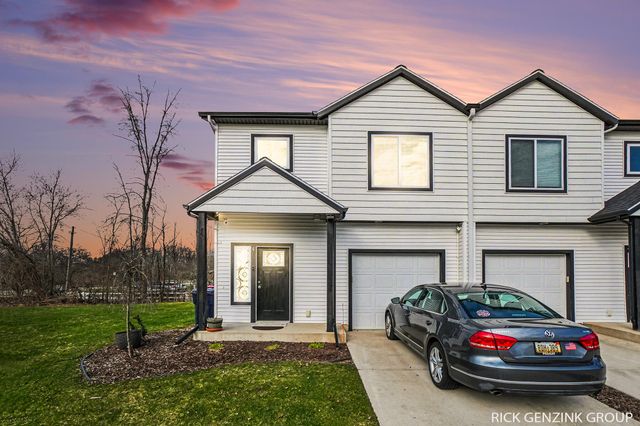 392 Harbor Town Court 4, Holland, MI 49423