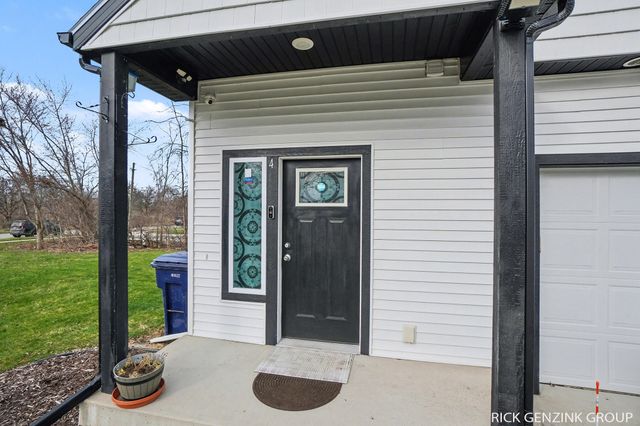 392 Harbor Town Court 4, Holland, MI 49423