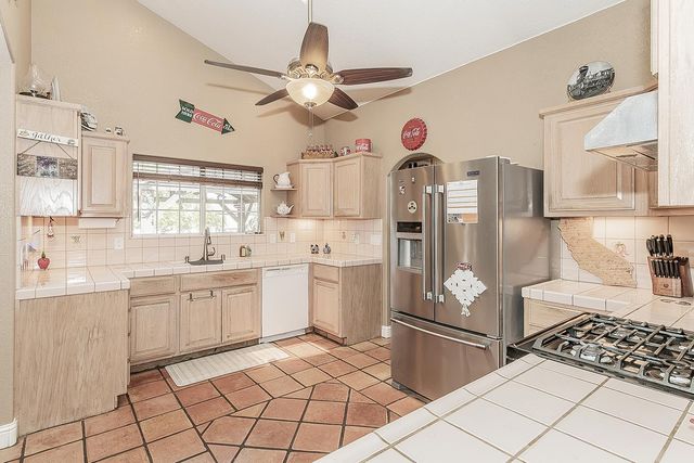 14176 Oak View Drive, Prather, CA 93651
