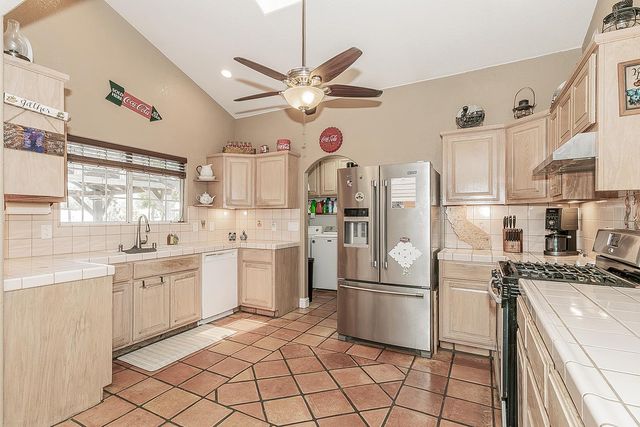 14176 Oak View Drive, Prather, CA 93651