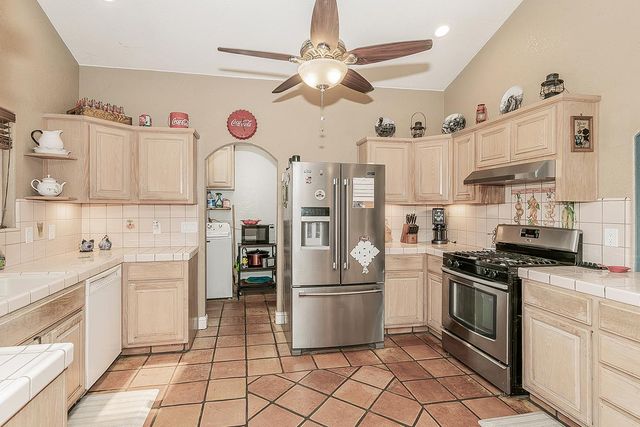 14176 Oak View Drive, Prather, CA 93651