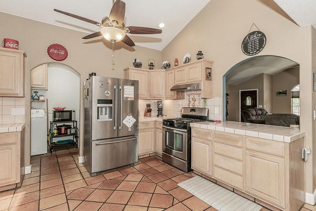 14176 Oak View Drive, Prather, CA 93651