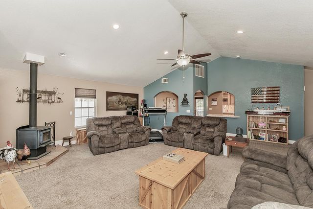 14176 Oak View Drive, Prather, CA 93651