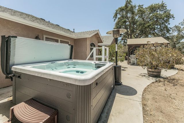 14176 Oak View Drive, Prather, CA 93651