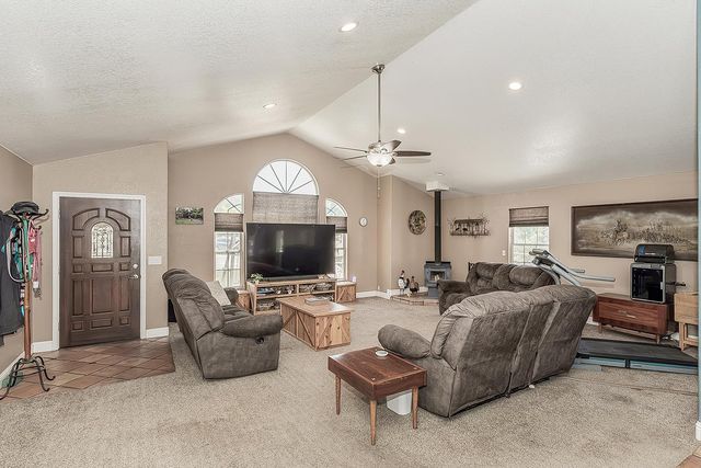 14176 Oak View Drive, Prather, CA 93651