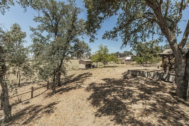 14176 Oak View Drive, Prather, CA 93651