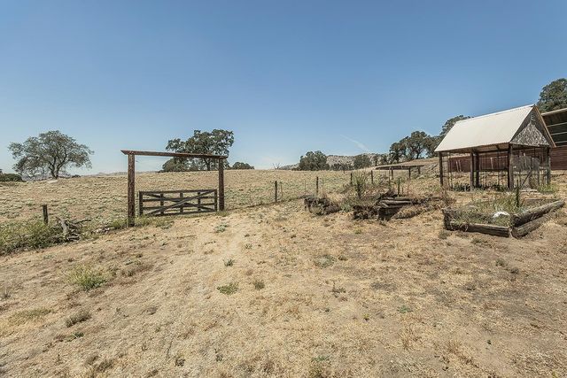 14176 Oak View Drive, Prather, CA 93651