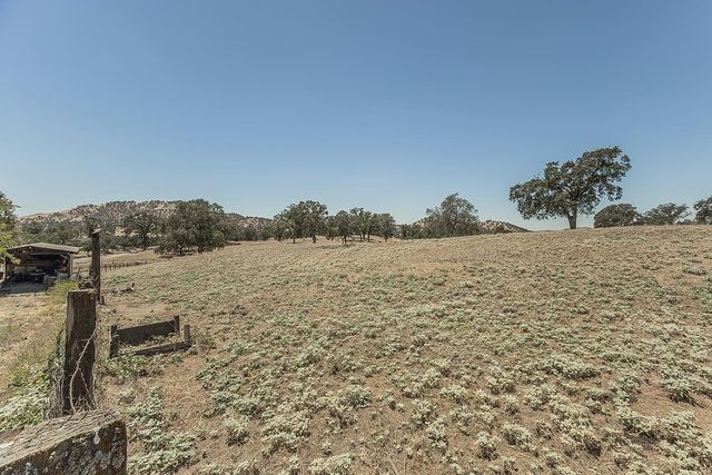 14176 Oak View Drive, Prather, CA 93651