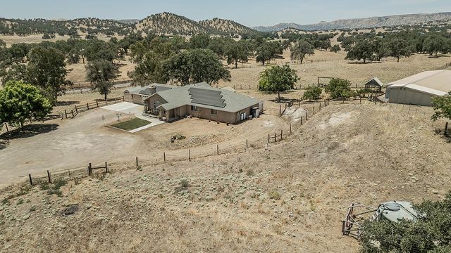 14176 Oak View Drive, Prather, CA 93651