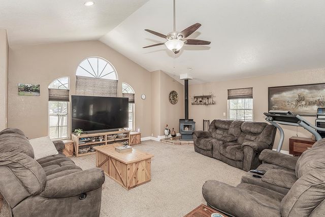 14176 Oak View Drive, Prather, CA 93651