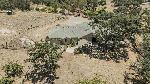 14176 Oak View Drive, Prather, CA 93651