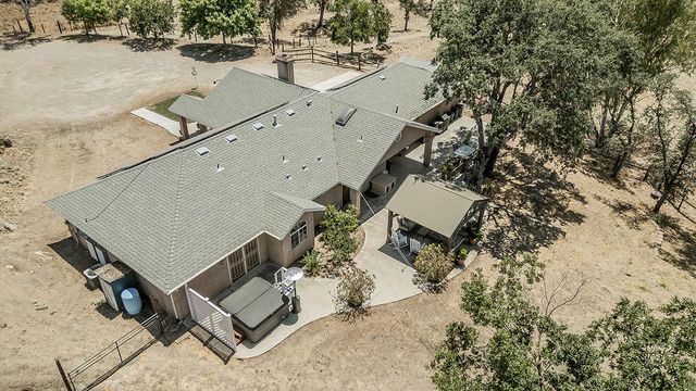 14176 Oak View Drive, Prather, CA 93651