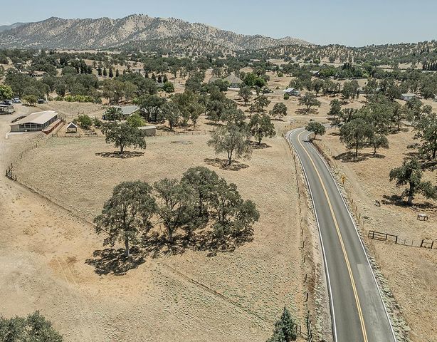 14176 Oak View Drive, Prather, CA 93651