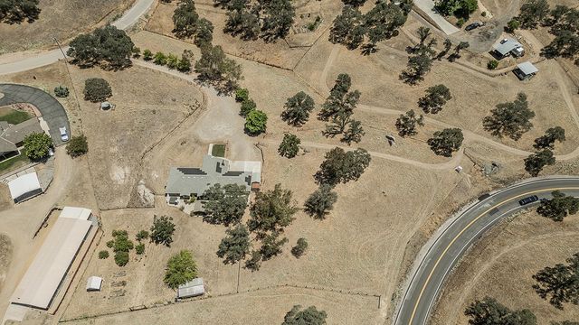 14176 Oak View Drive, Prather, CA 93651
