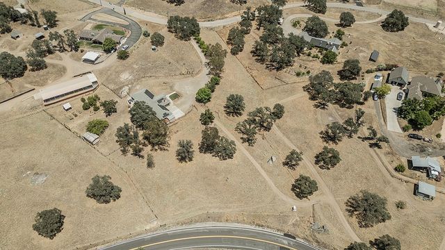 14176 Oak View Drive, Prather, CA 93651