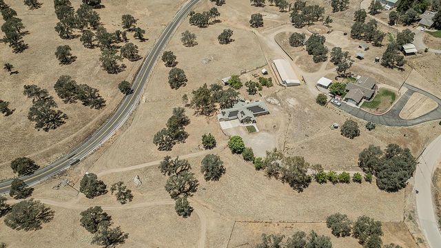 14176 Oak View Drive, Prather, CA 93651